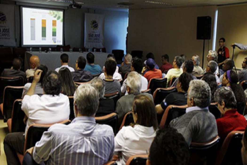Prefeitura faz entrega do Plano Municipal de Resíduos Sólidos
