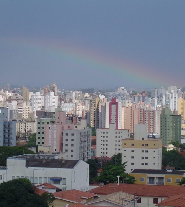 Desafios e boas práticas na construção de cidades resilientes